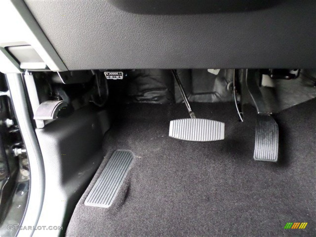 2014 F250 Super Duty Lariat Crew Cab 4x4 - Tuxedo Black Metallic / Black photo #27