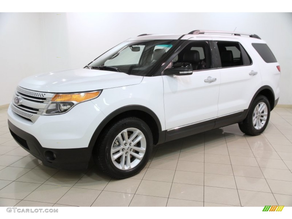 2013 Explorer XLT 4WD - Oxford White / Charcoal Black photo #3