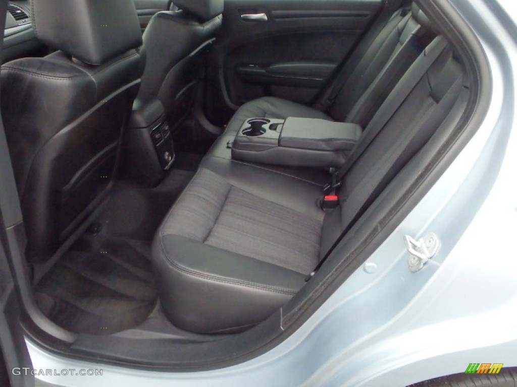 2013 Chrysler 300 S V6 AWD Rear Seat Photos