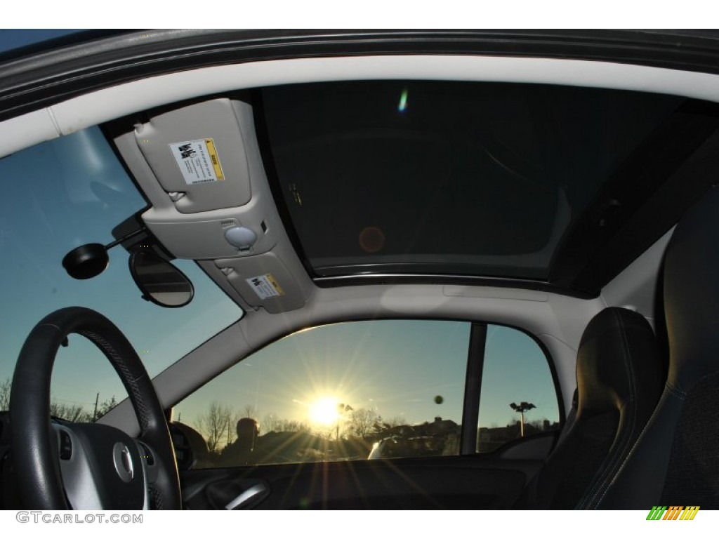 2013 fortwo passion coupe - Grey Matte / Black Leather photo #16