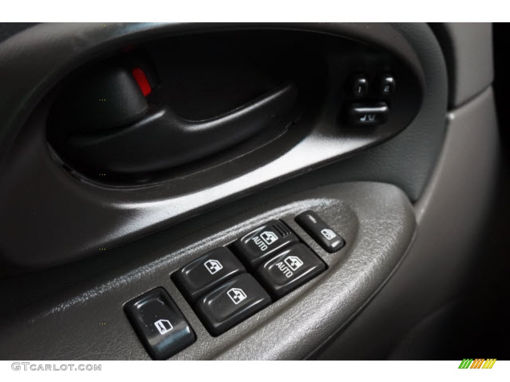 2002 TrailBlazer LTZ 4x4 - Onyx Black / Dark Pewter photo #9