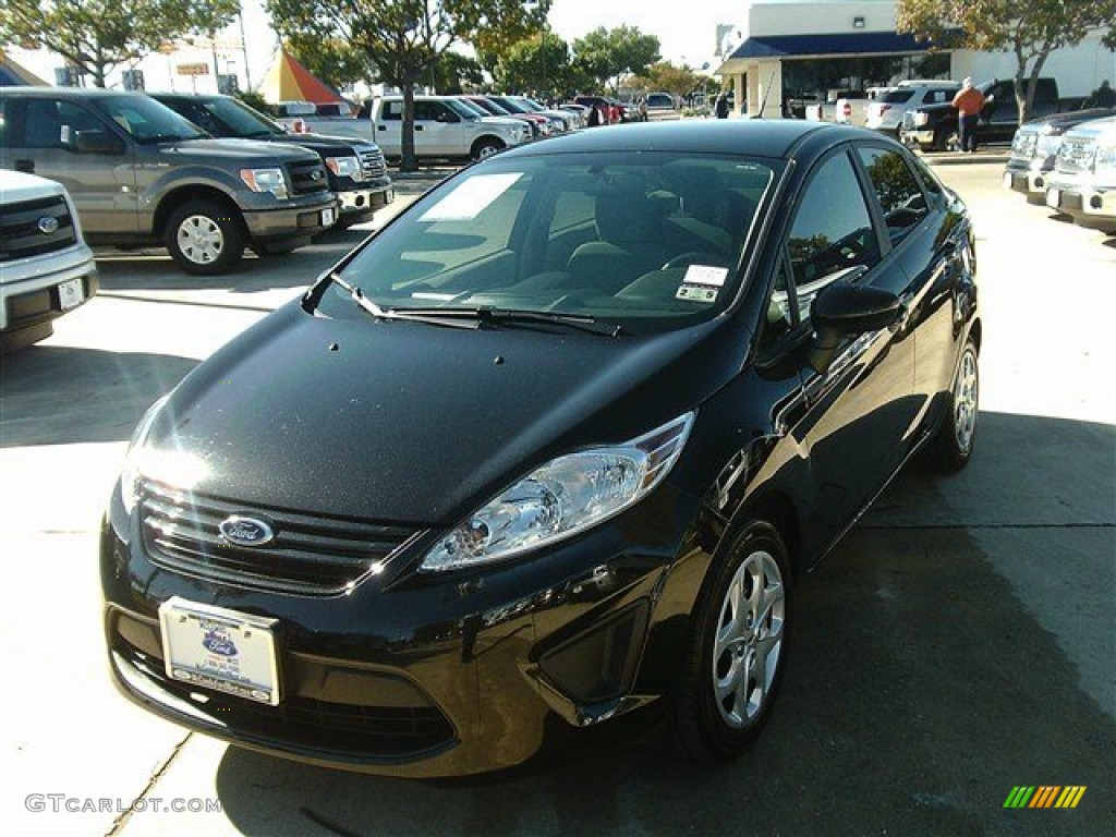 2013 Fiesta S Sedan - Tuxedo Black / Charcoal Black/Light Stone photo #2