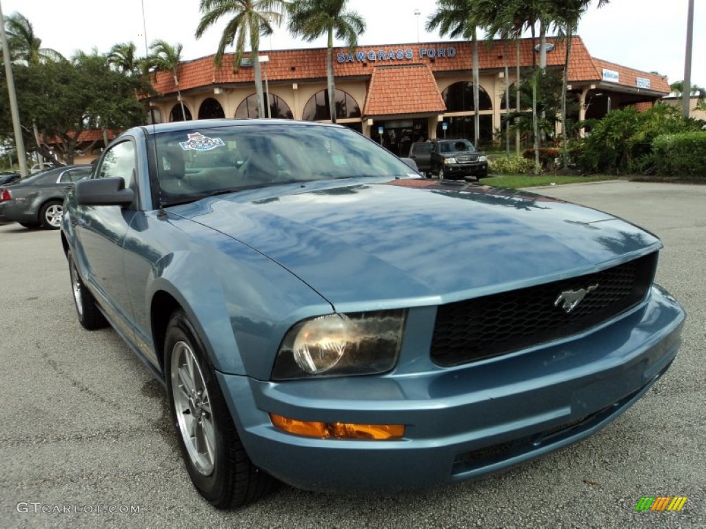 2005 Mustang V6 Premium Coupe - Windveil Blue Metallic / Medium Parchment photo #2
