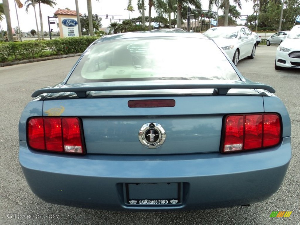 2005 Mustang V6 Premium Coupe - Windveil Blue Metallic / Medium Parchment photo #7