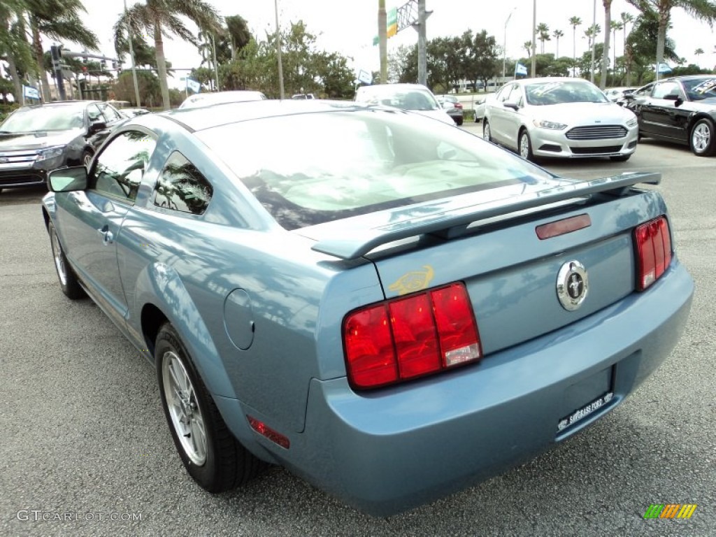 2005 Mustang V6 Premium Coupe - Windveil Blue Metallic / Medium Parchment photo #9