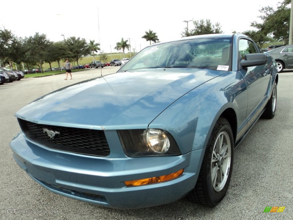 2005 Mustang V6 Premium Coupe - Windveil Blue Metallic / Medium Parchment photo #14