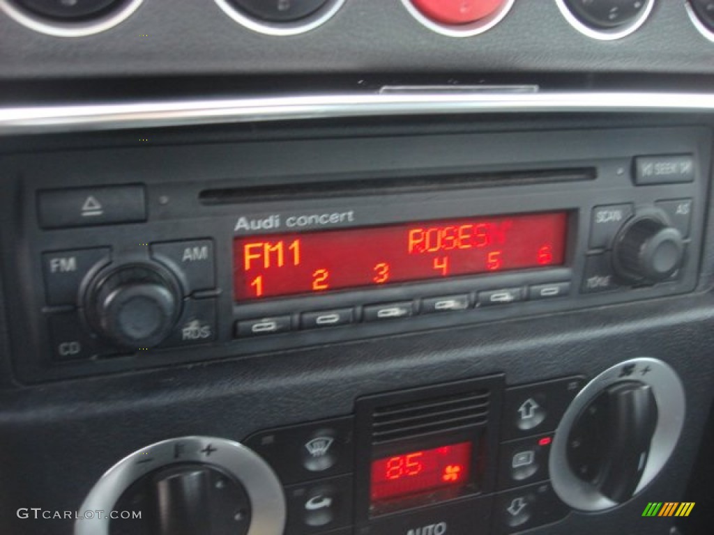 2004 Audi TT 1.8T Coupe Audio System Photos