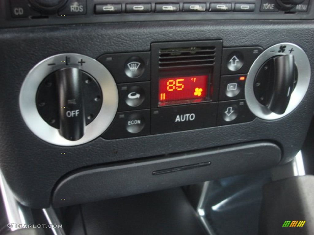 2004 Audi TT 1.8T Coupe Controls Photos