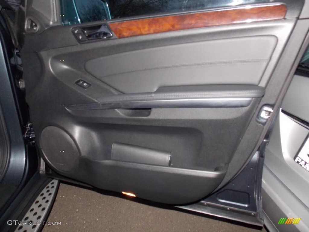 2011 Mercedes-Benz ML 550 4Matic Black Door Panel Photo #88350947