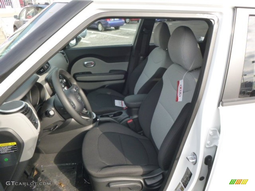 2014 Kia Soul 1.6 Front Seat Photos