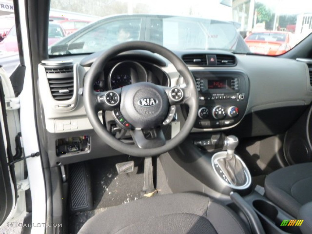 2014 Kia Soul 1.6 Gray Two-tone Houdstooth Woven Cloth Dashboard Photo #88351868
