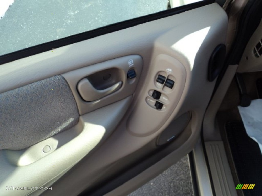 2001 Grand Caravan Sport - Champagne Pearl / Sandstone photo #10