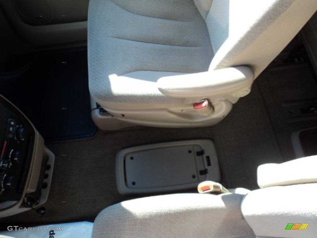 2001 Grand Caravan Sport - Champagne Pearl / Sandstone photo #13