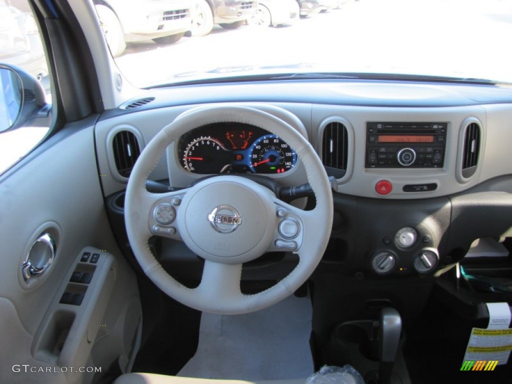 2013 Nissan Cube 1.8 S Dashboard Photos