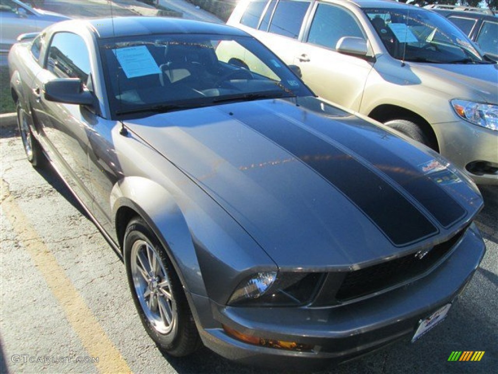 Mineral Grey Metallic Ford Mustang