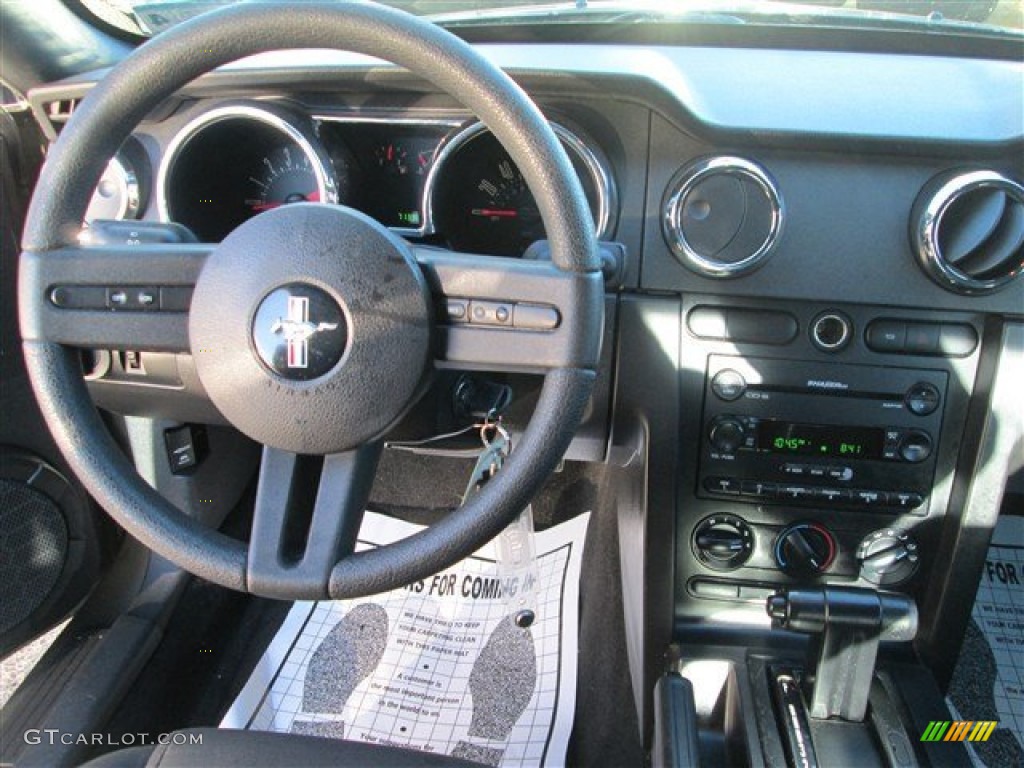 2005 Mustang V6 Deluxe Coupe - Mineral Grey Metallic / Light Graphite photo #13