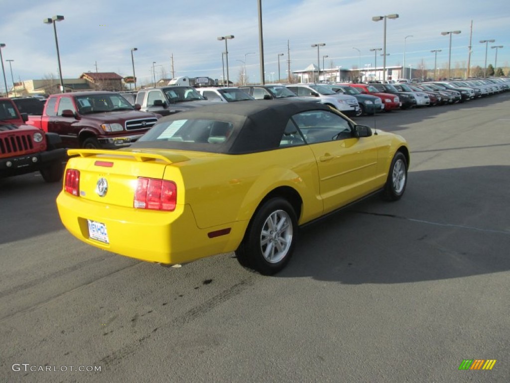 2006 Mustang V6 Premium Convertible - Screaming Yellow / Dark Charcoal photo #6