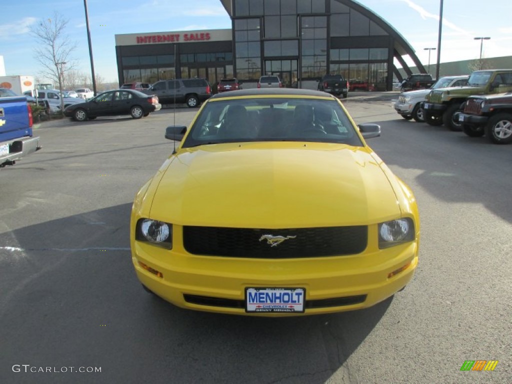 2006 Mustang V6 Premium Convertible - Screaming Yellow / Dark Charcoal photo #7