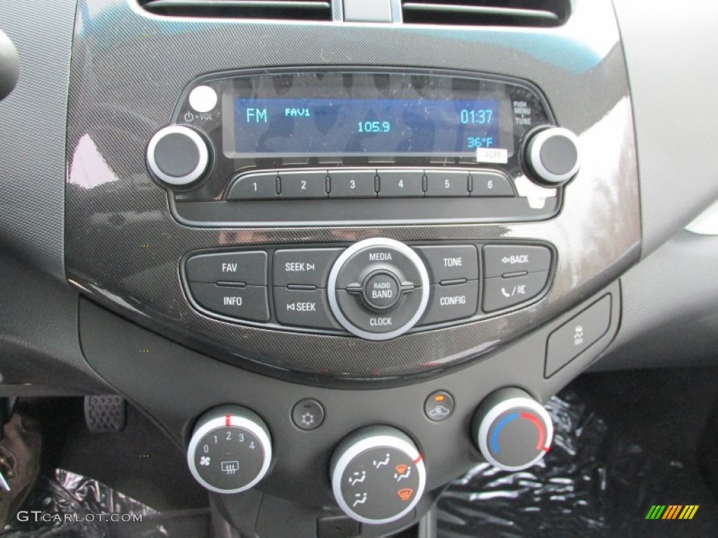 2014 Chevrolet Spark LS Controls Photo #88370612