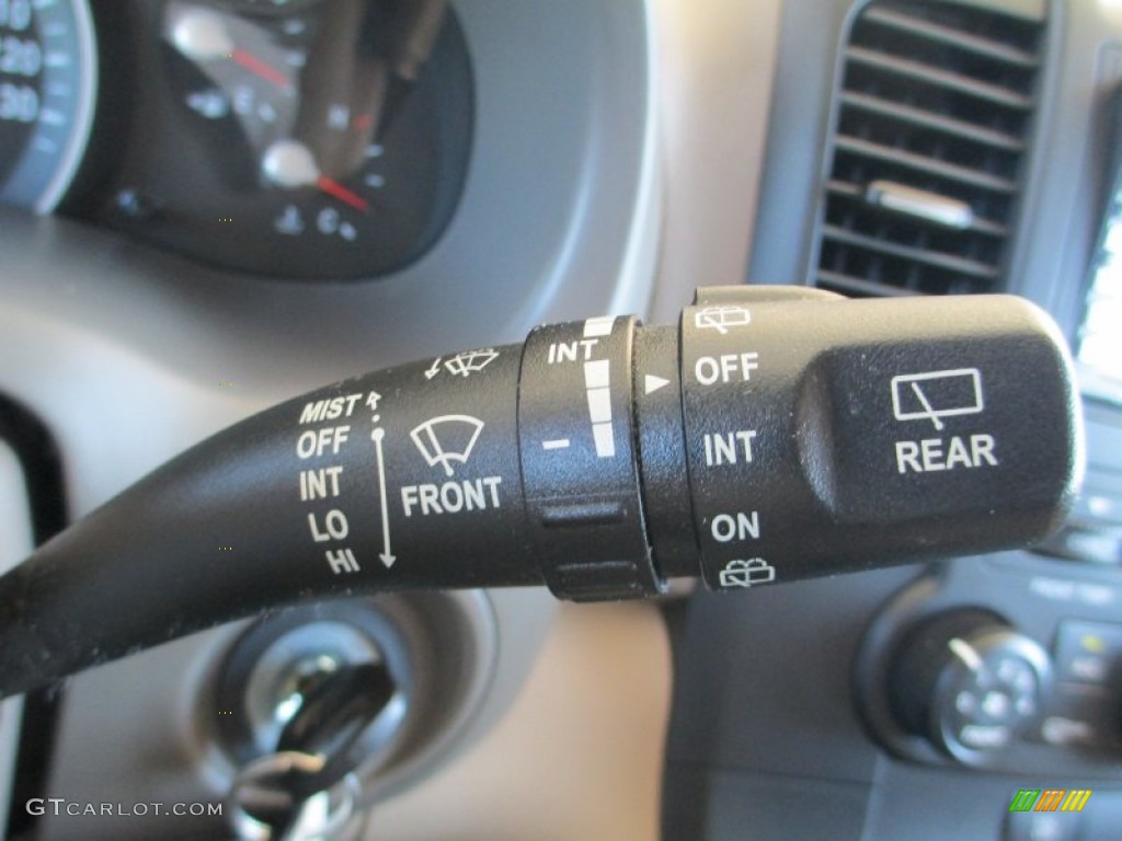 2009 Kia Sedona LX Controls Photo #88371000