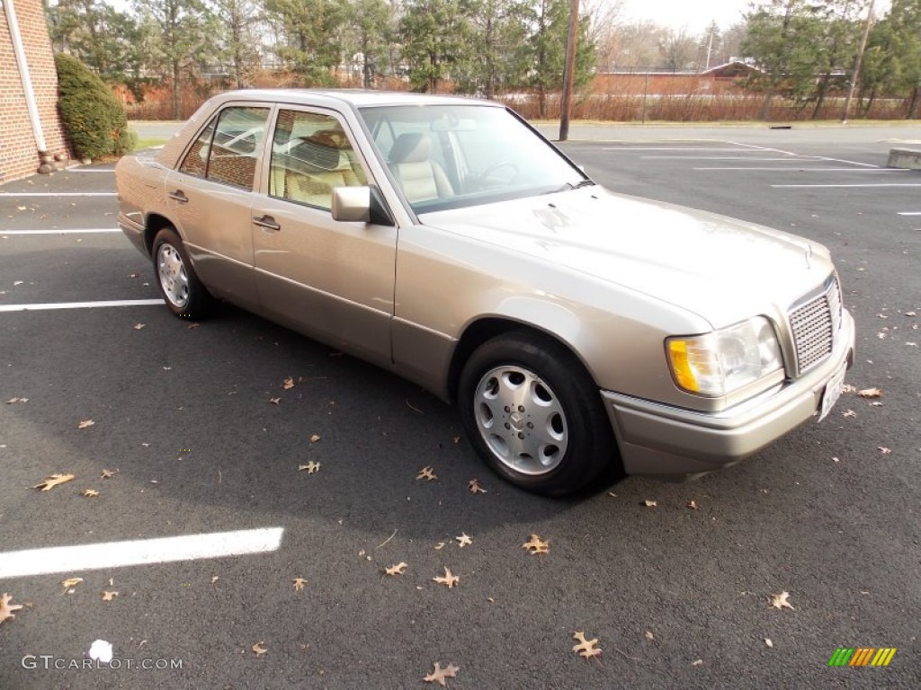 1995 E 320 Sedan - Smoke Silver Metallic / Parchment photo #5