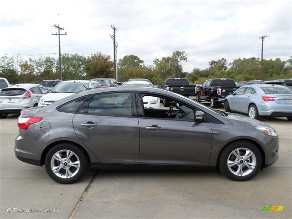 2014 Focus SE Sedan - Sterling Gray / Charcoal Black photo #6