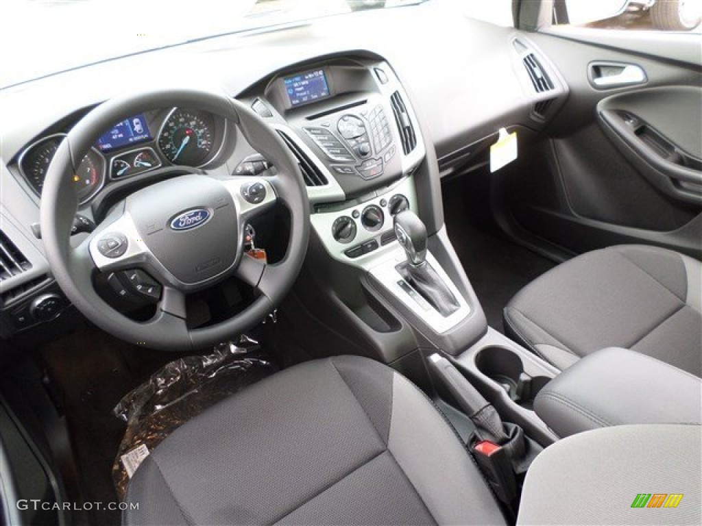 2014 Focus SE Sedan - Sterling Gray / Charcoal Black photo #16