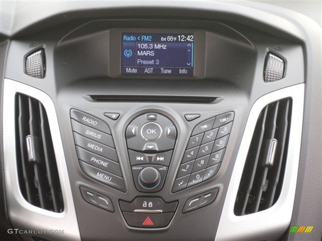 2014 Focus SE Sedan - Sterling Gray / Charcoal Black photo #20