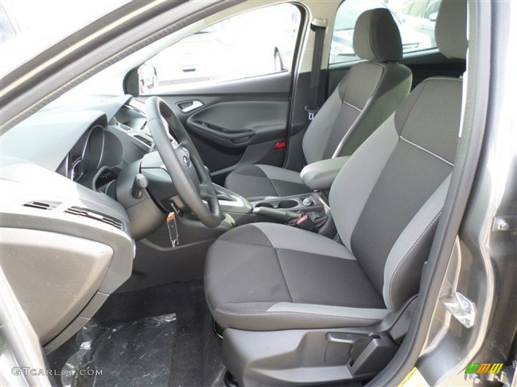 2014 Focus SE Sedan - Sterling Gray / Charcoal Black photo #23