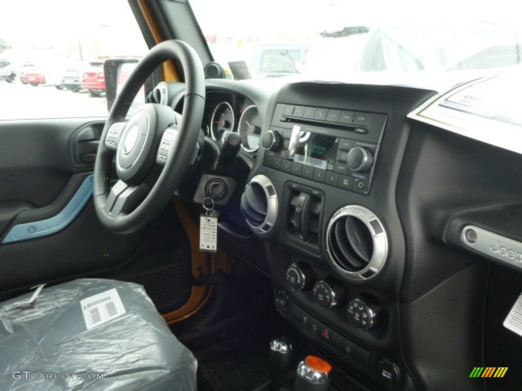 2014 Wrangler Unlimited Sahara 4x4 - Amp