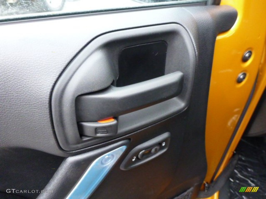2014 Wrangler Unlimited Sahara 4x4 - Amp
