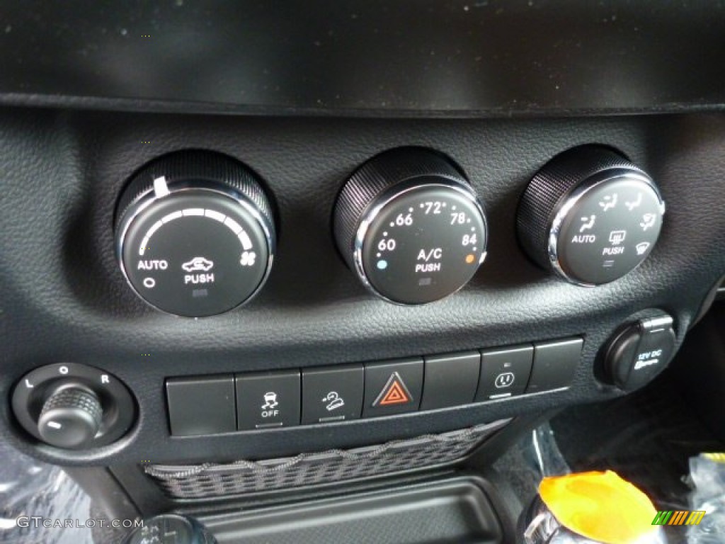 2014 Wrangler Unlimited Sahara 4x4 - Amp