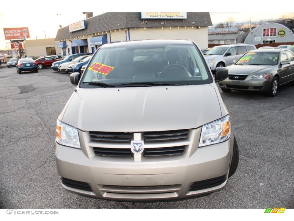 2009 Grand Caravan SE - Light Sandstone Metallic / Dark Slate Gray/Light Shale photo #2