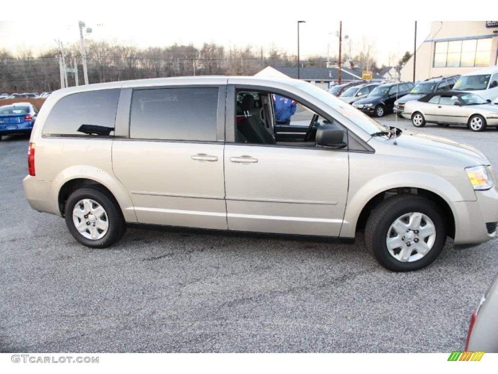 2009 Grand Caravan SE - Light Sandstone Metallic / Dark Slate Gray/Light Shale photo #4