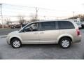 2009 Light Sandstone Metallic Dodge Grand Caravan SE  photo #11