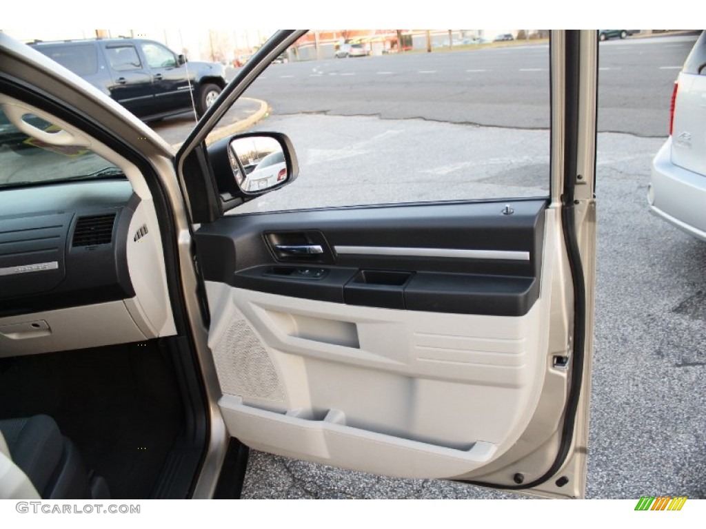 2009 Grand Caravan SE - Light Sandstone Metallic / Dark Slate Gray/Light Shale photo #16