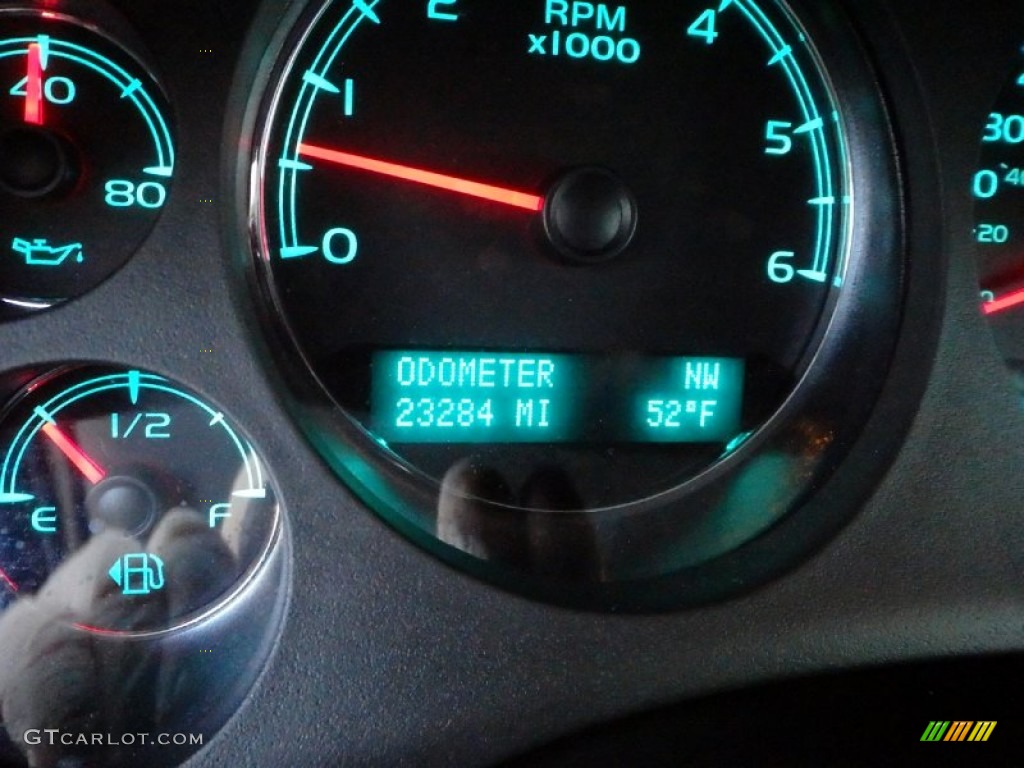 2013 Tahoe LT 4x4 - Summit White / Ebony photo #26
