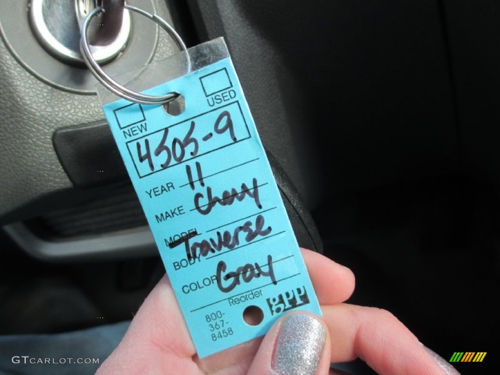 2011 Traverse LS AWD - Cyber Gray Metallic / Dark Gray/Light Gray photo #14