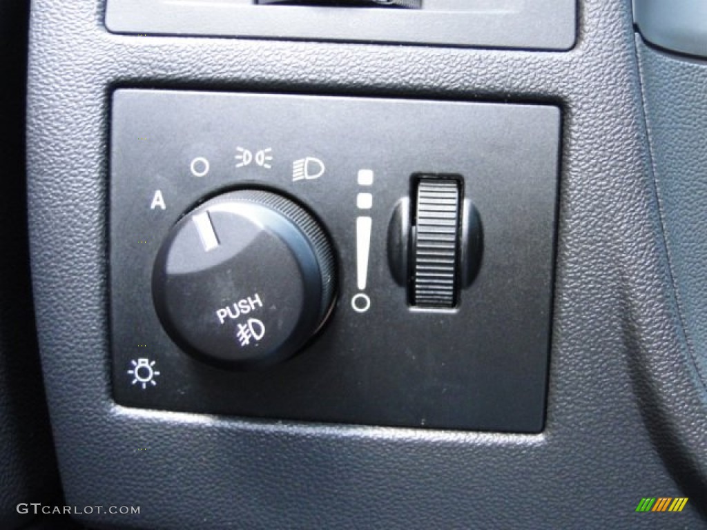 2009 Dodge Challenger SRT8 Controls Photos