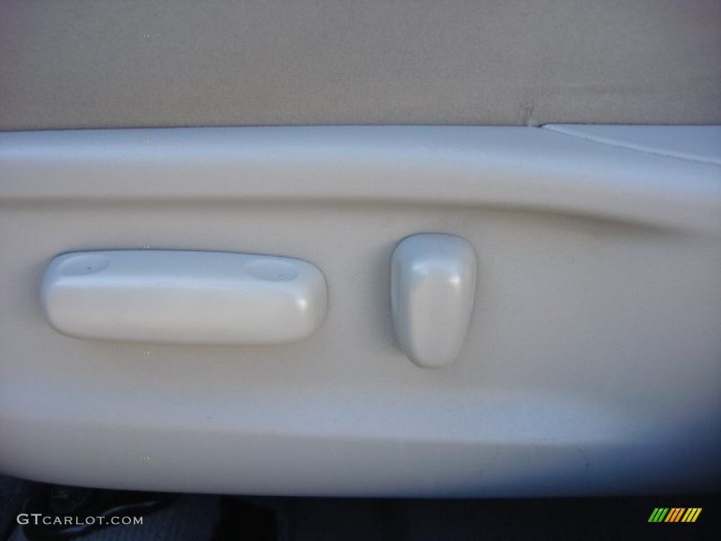 2011 Camry LE - Spruce Green Mica / Ash photo #17