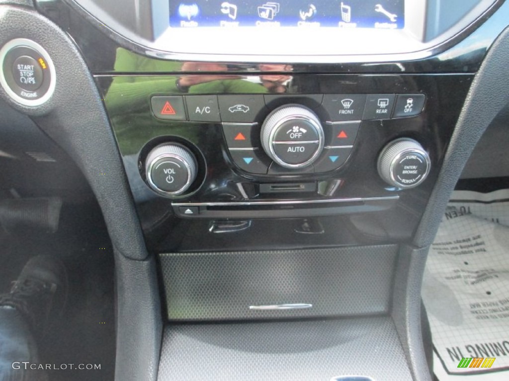 2013 Chrysler 300 S V6 AWD Controls Photos