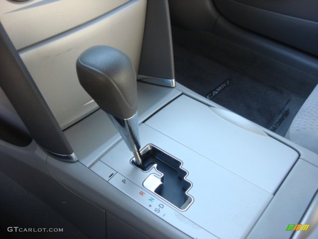 2011 Camry LE - Spruce Green Mica / Ash photo #21