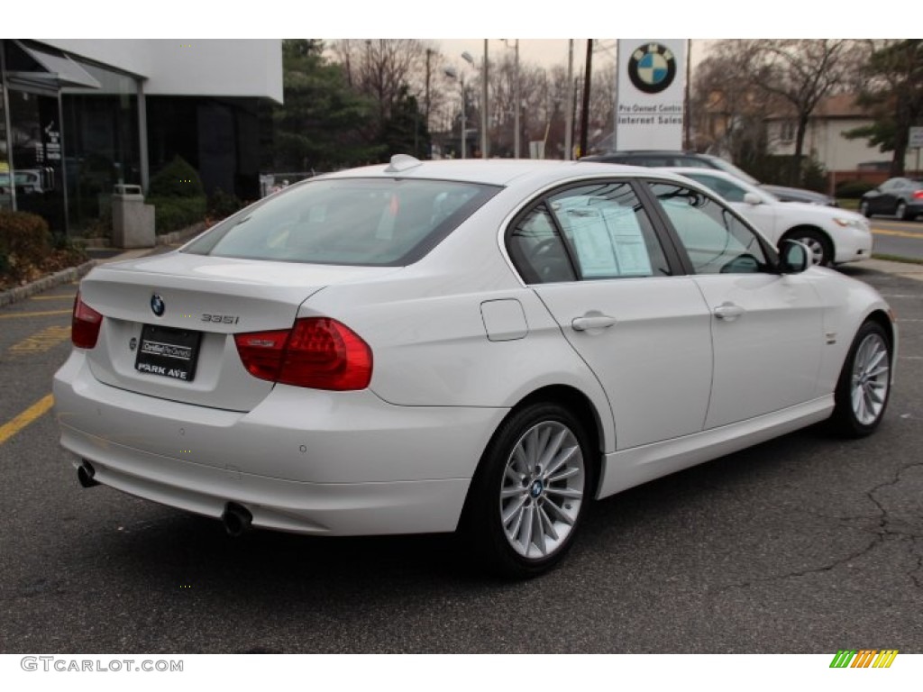 2011 3 Series 335i xDrive Sedan - Alpine White / Black photo #3
