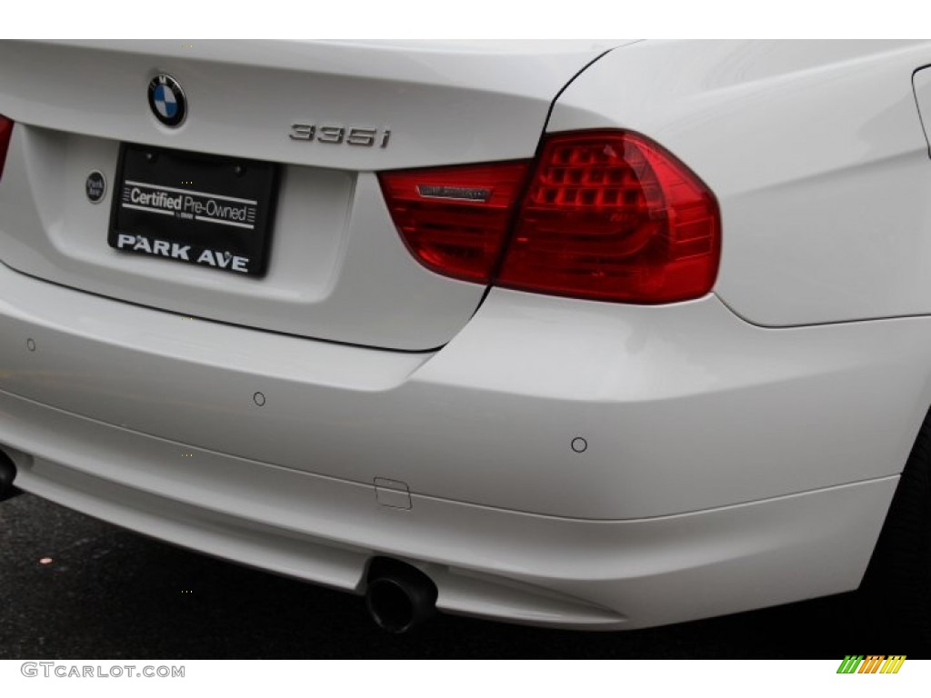 2011 3 Series 335i xDrive Sedan - Alpine White / Black photo #21