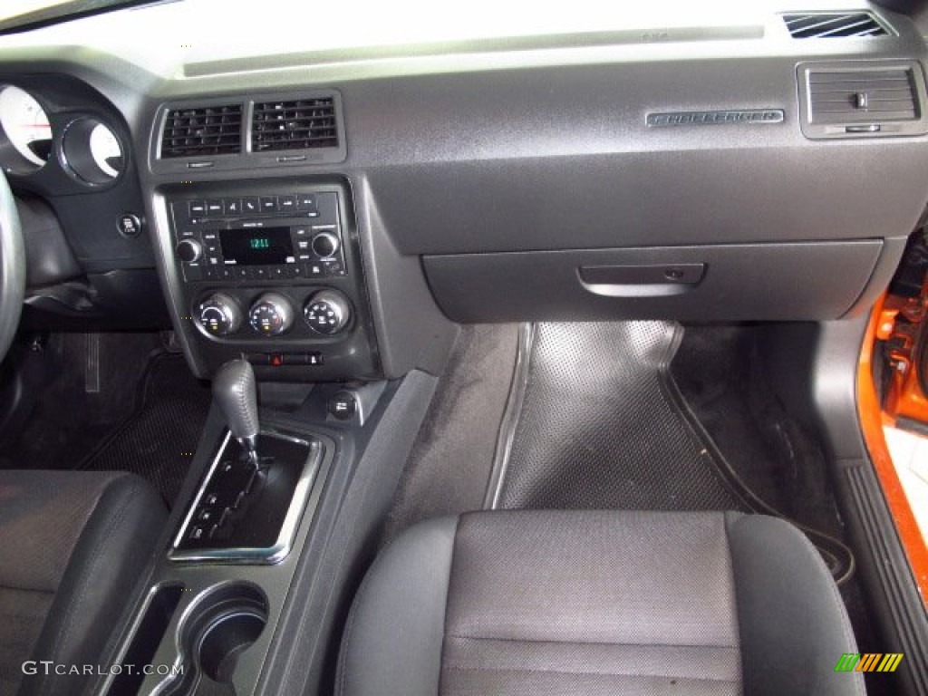 2011 Challenger SE - Toxic Orange Pearl / Dark Slate Gray photo #19