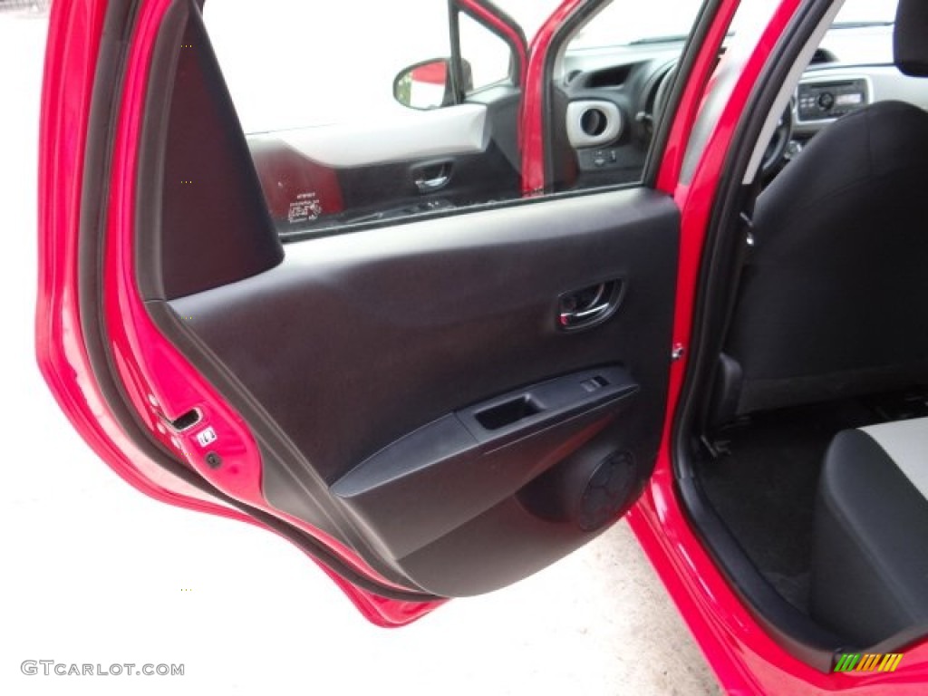 2013 Yaris LE 5 Door - Absolutely Red / Ash photo #18