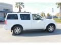 Avalanche White - Pathfinder LE Photo No. 6