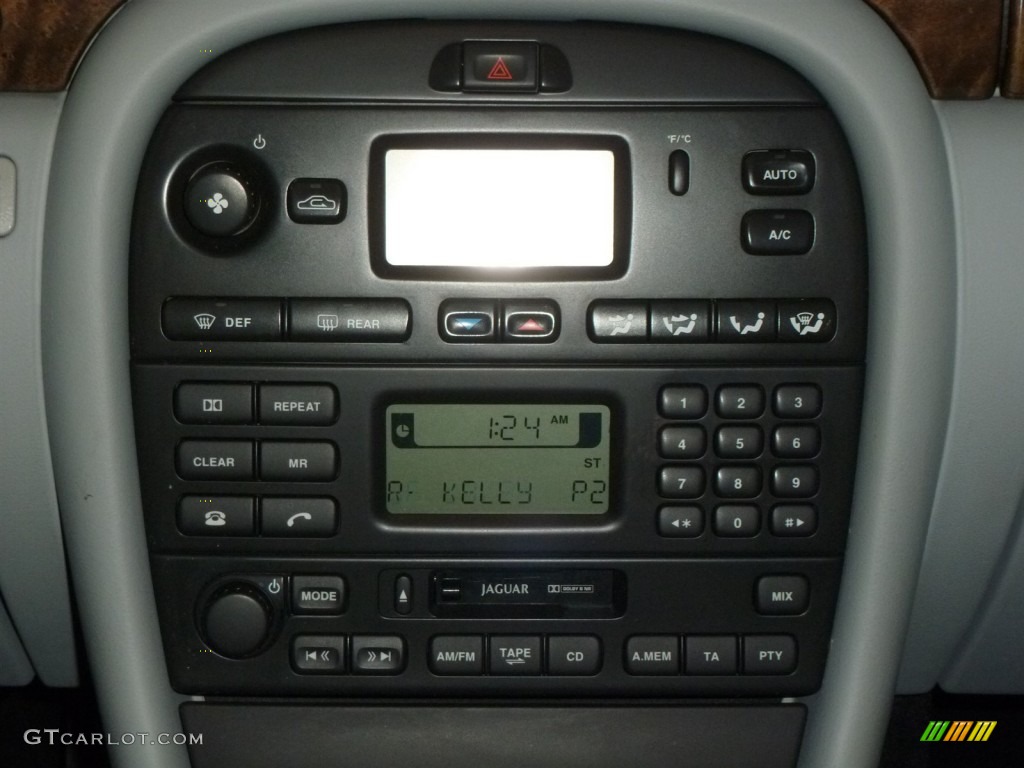2002 Jaguar X-Type 2.5 Controls Photos