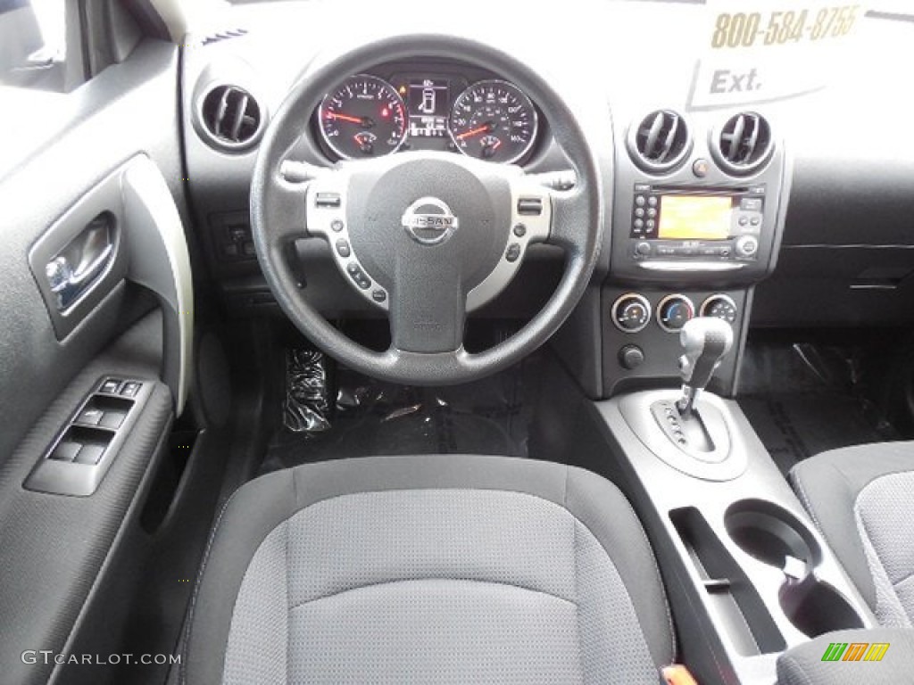 2011 Rogue SV AWD - Cayenne Red / Gray photo #6