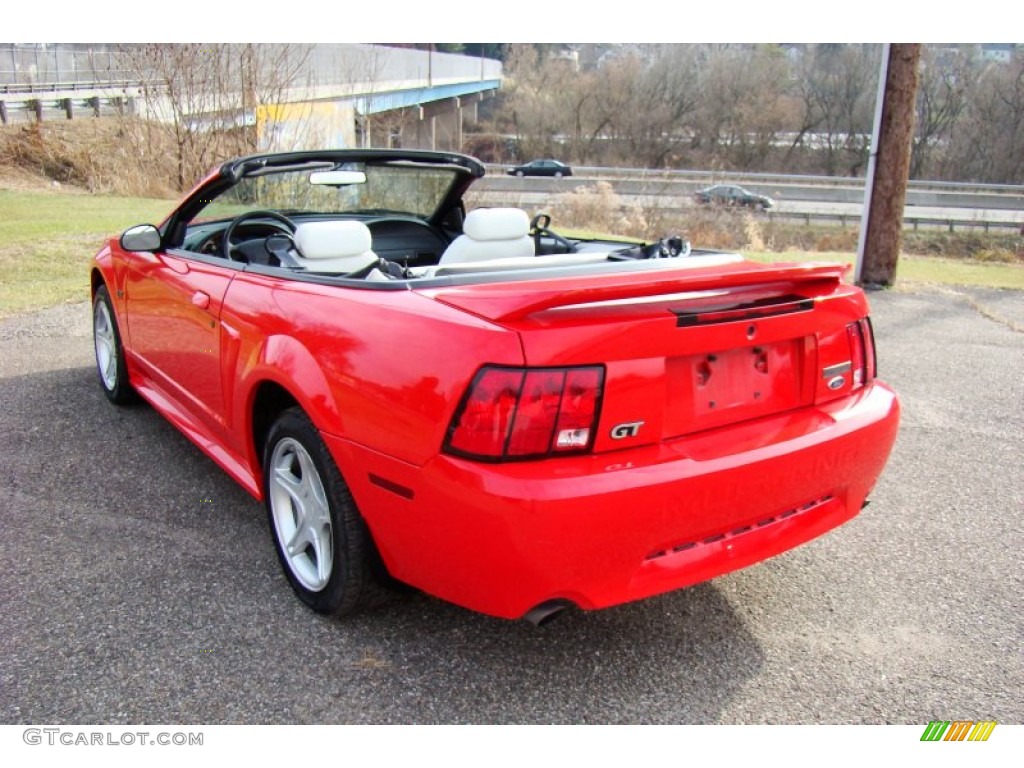 2000 Mustang GT Convertible - Performance Red / Oxford White photo #37